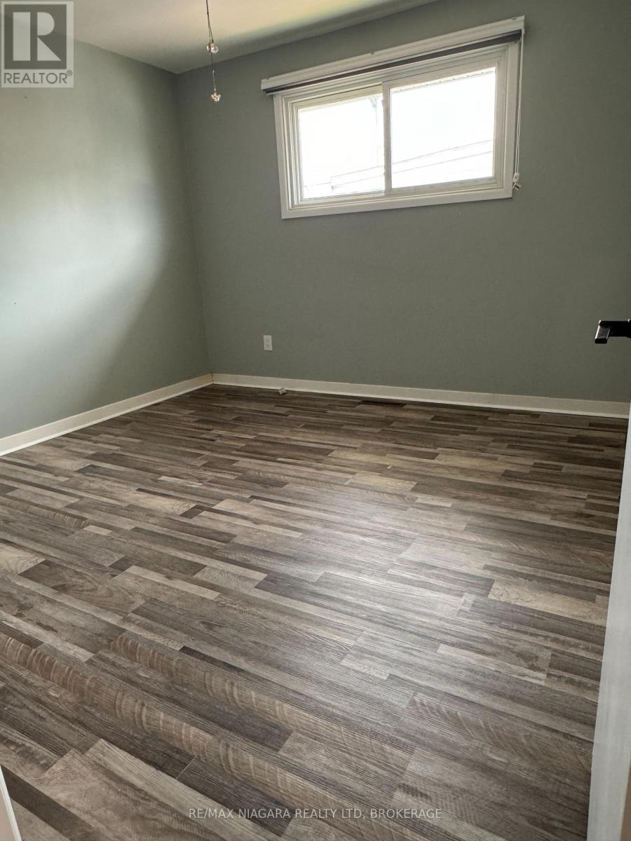 Main Floor - 287 Santone Avenue Avenue, Welland (Broadway), Ontario  L3C 2J7 - Photo 10 - X12438081