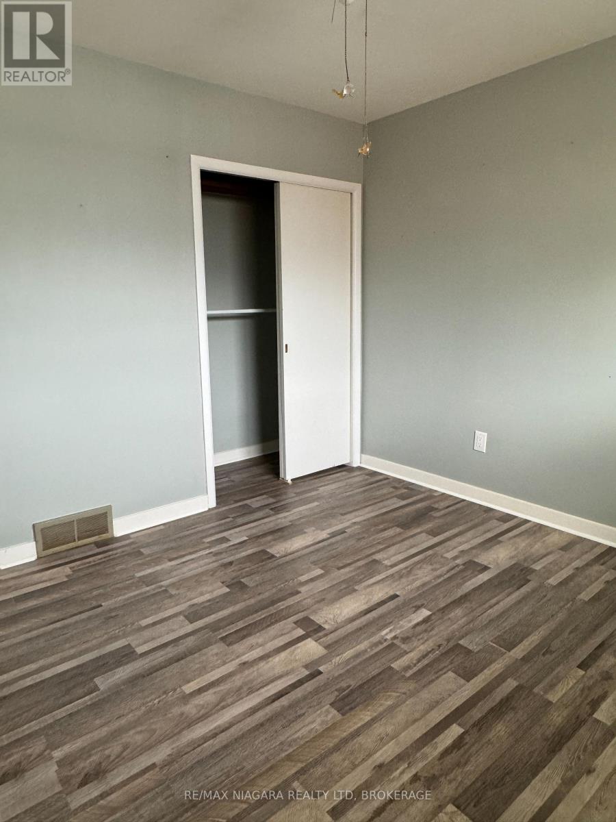 Main Floor - 287 Santone Avenue Avenue, Welland (Broadway), Ontario  L3C 2J7 - Photo 11 - X12438081