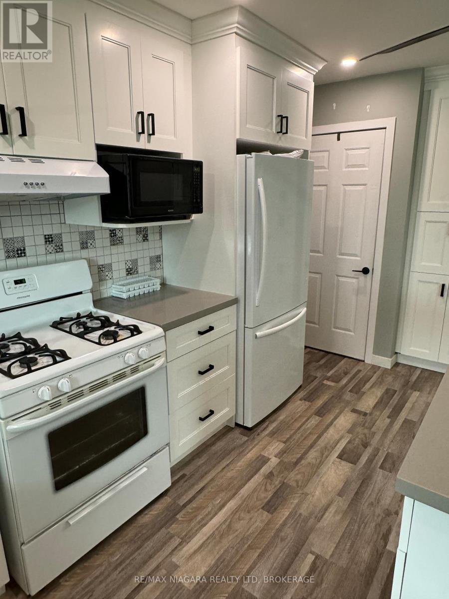 Main Floor - 287 Santone Avenue Avenue, Welland (Broadway), Ontario  L3C 2J7 - Photo 3 - X12438081
