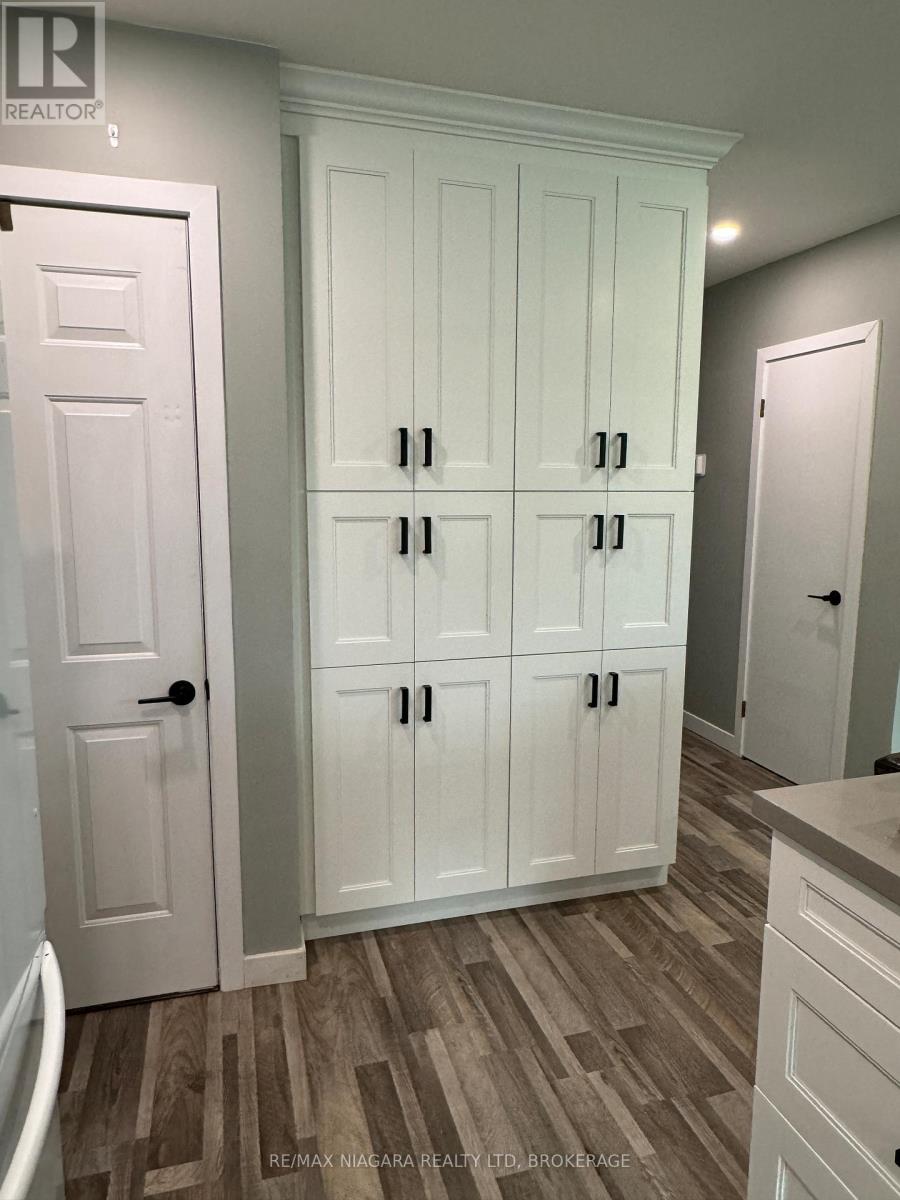 Main Floor - 287 Santone Avenue Avenue, Welland (Broadway), Ontario  L3C 2J7 - Photo 4 - X12438081