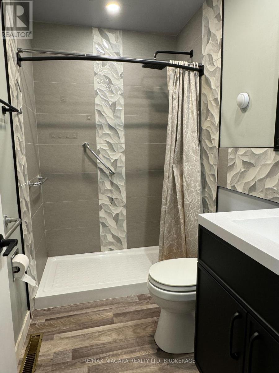 Main Floor - 287 Santone Avenue Avenue, Welland (Broadway), Ontario  L3C 2J7 - Photo 6 - X12438081