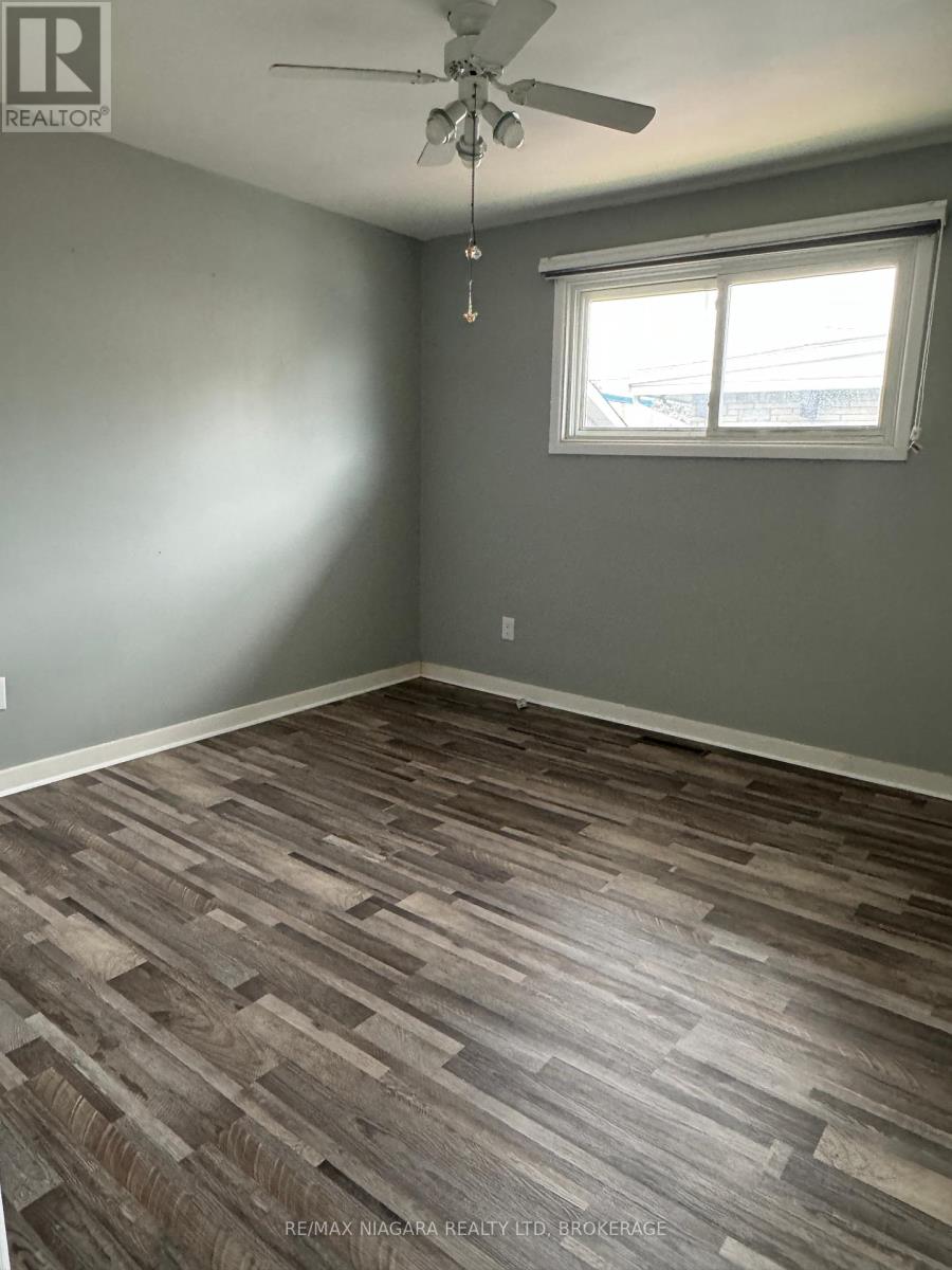 Main Floor - 287 Santone Avenue Avenue, Welland (Broadway), Ontario  L3C 2J7 - Photo 7 - X12438081