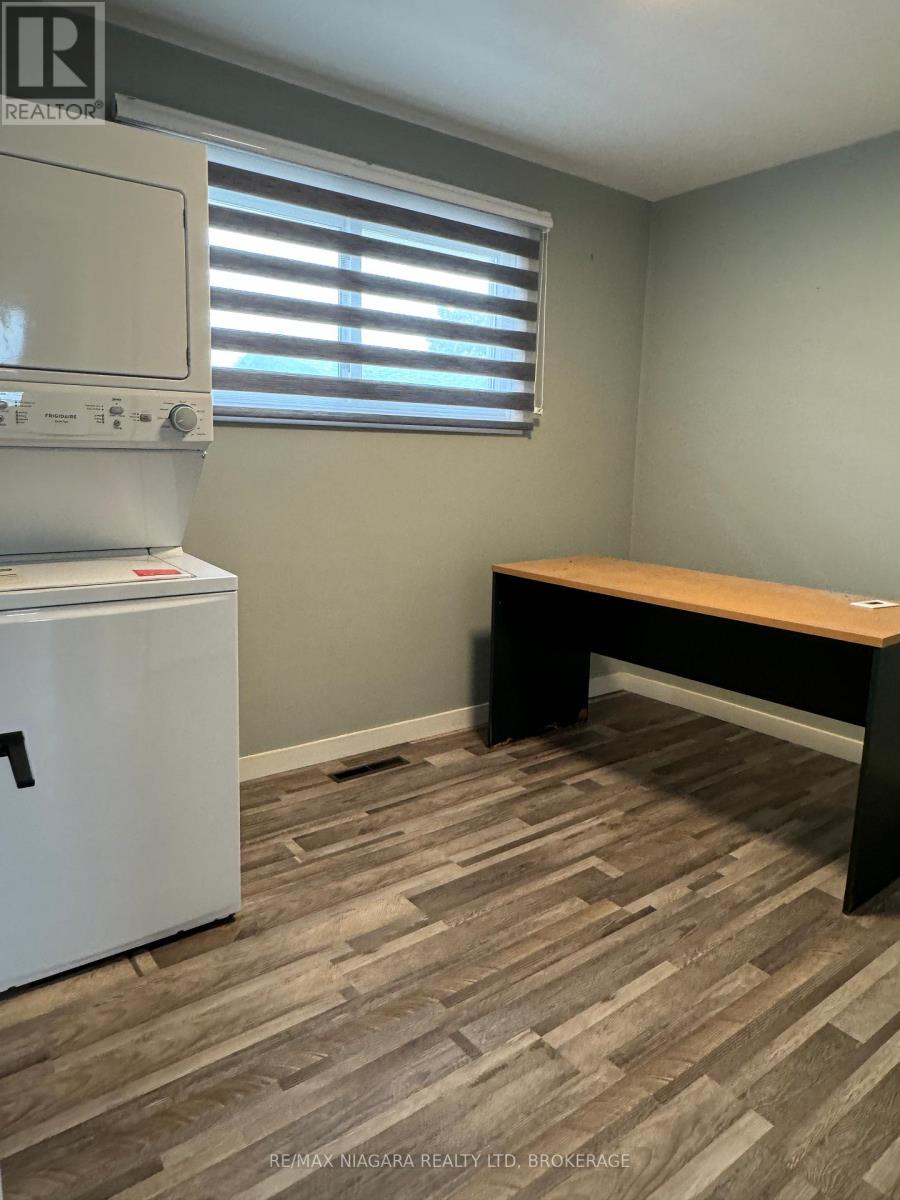 Main Floor - 287 Santone Avenue Avenue, Welland (Broadway), Ontario  L3C 2J7 - Photo 8 - X12438081