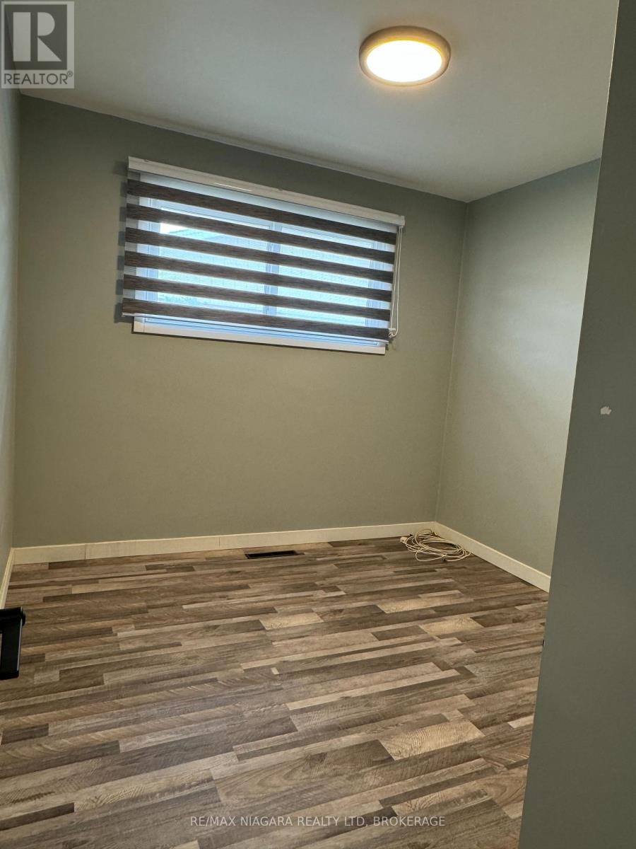 Main Floor - 287 Santone Avenue Avenue, Welland (Broadway), Ontario  L3C 2J7 - Photo 9 - X12438081