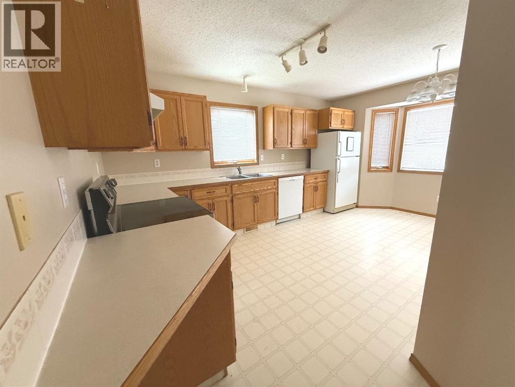 6224 Cypress Close, Olds, Alberta  T4H 1M7 - Photo 7 - A2244398