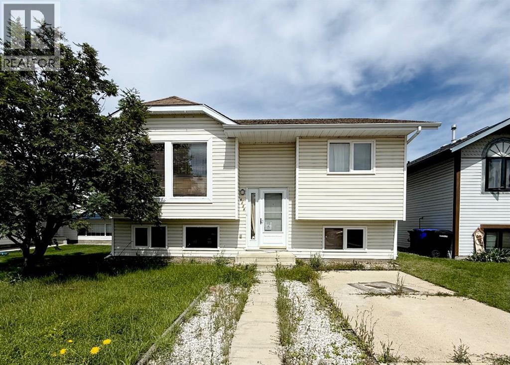 6224 Cypress Close, Olds, Alberta  T4H 1M7 - Photo 1 - A2244398