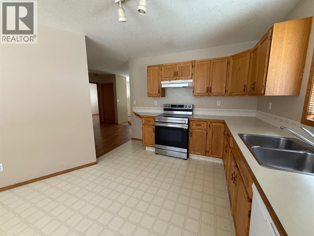 6224 Cypress Close, Olds, Alberta  T4H 1M7 - Photo 11 - A2244398