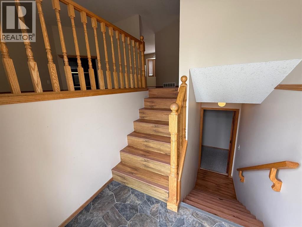 6224 Cypress Close, Olds, Alberta  T4H 1M7 - Photo 2 - A2244398