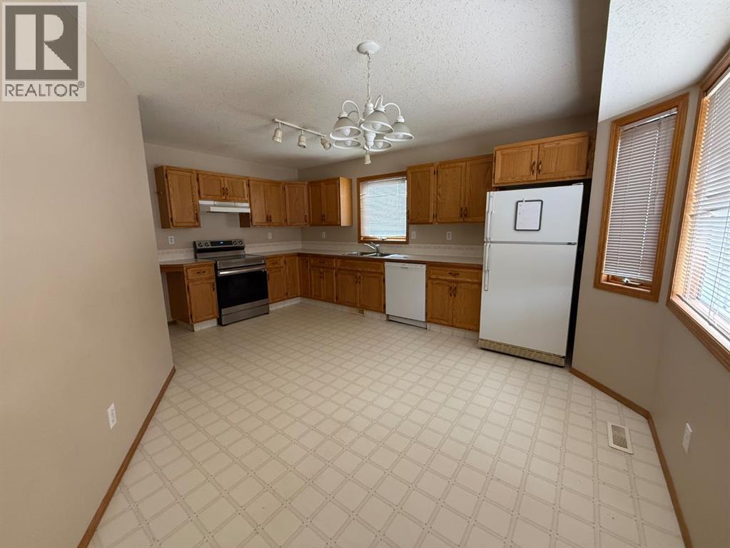 6224 Cypress Close, Olds, Alberta  T4H 1M7 - Photo 9 - A2244398