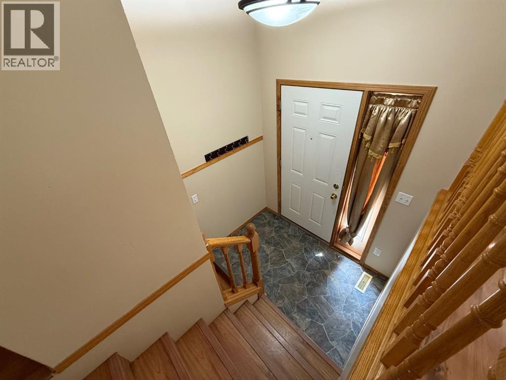 6224 Cypress Close, Olds, Alberta  T4H 1M7 - Photo 3 - A2244398