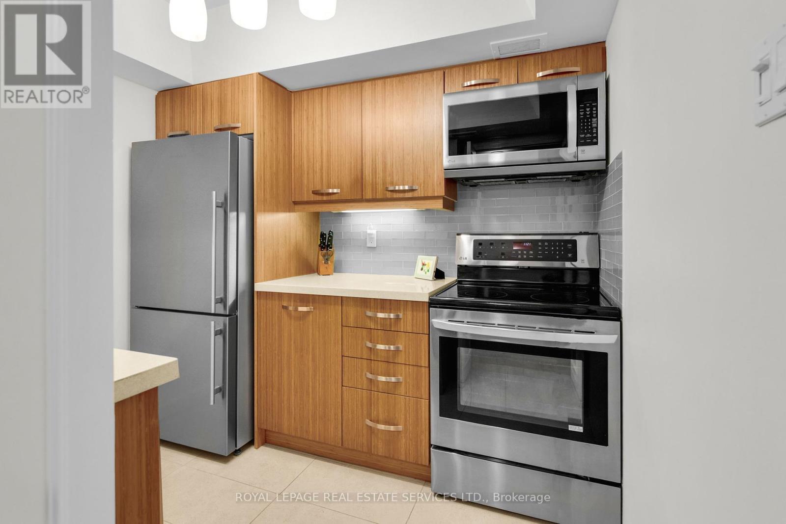 205 - 61 St Clair Avenue W, Toronto, Ontario  M4V 2Y8 - Photo 17 - C12437723