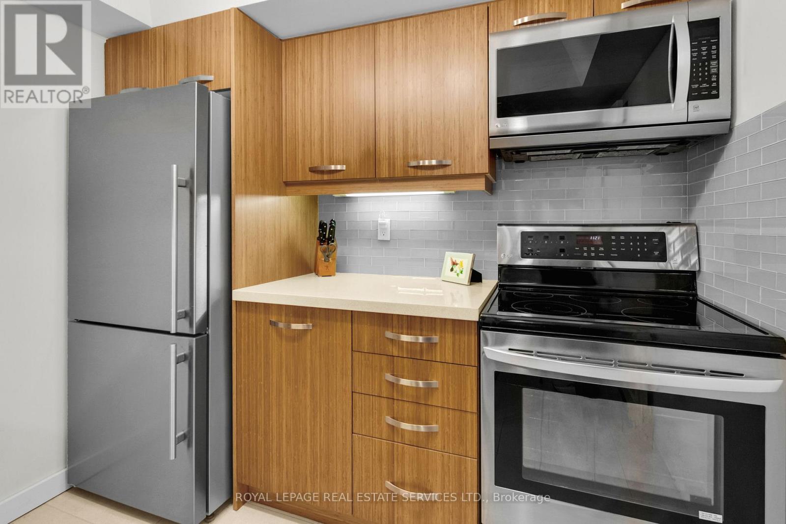 205 - 61 St Clair Avenue W, Toronto, Ontario  M4V 2Y8 - Photo 18 - C12437723