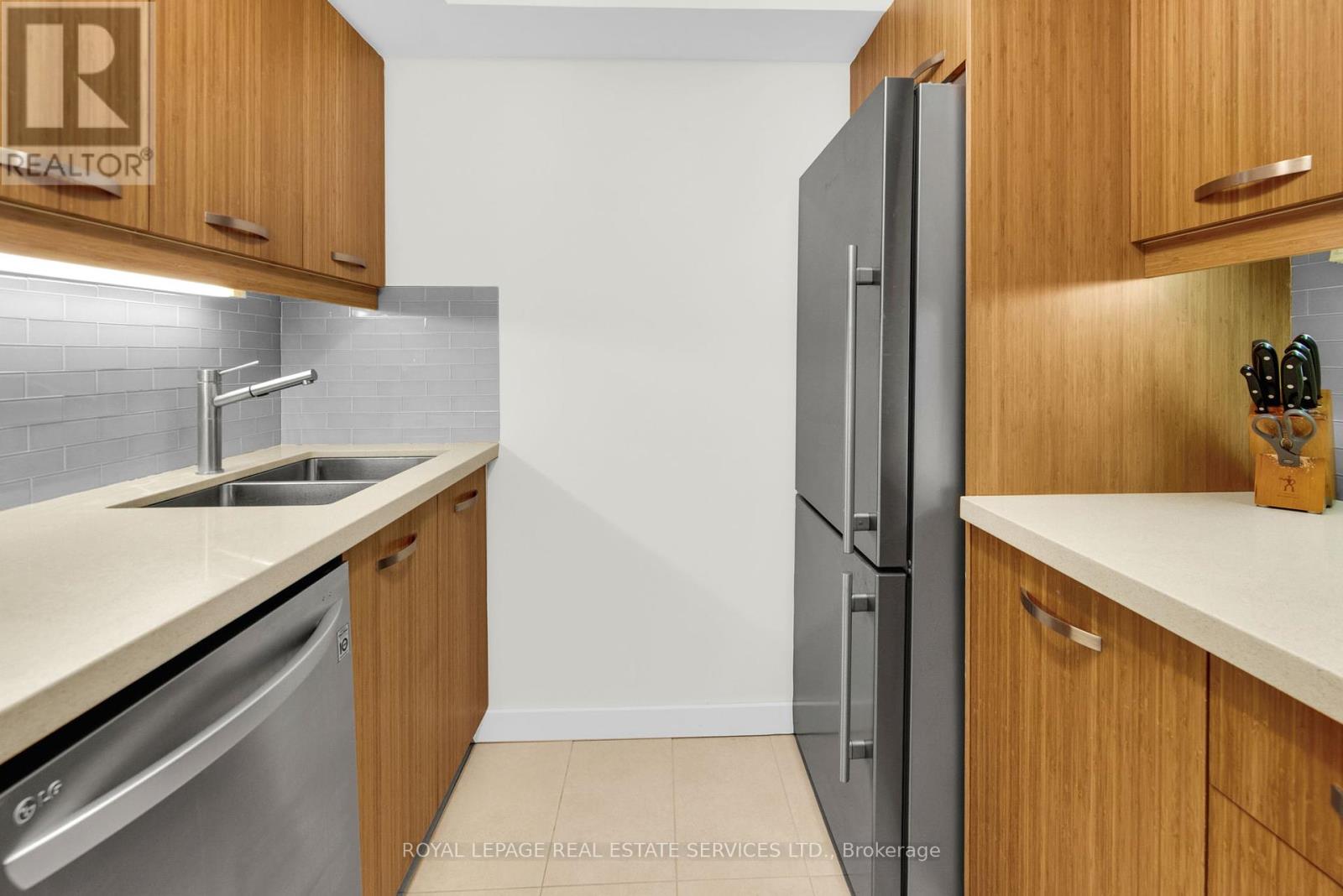205 - 61 St Clair Avenue W, Toronto, Ontario  M4V 2Y8 - Photo 19 - C12437723