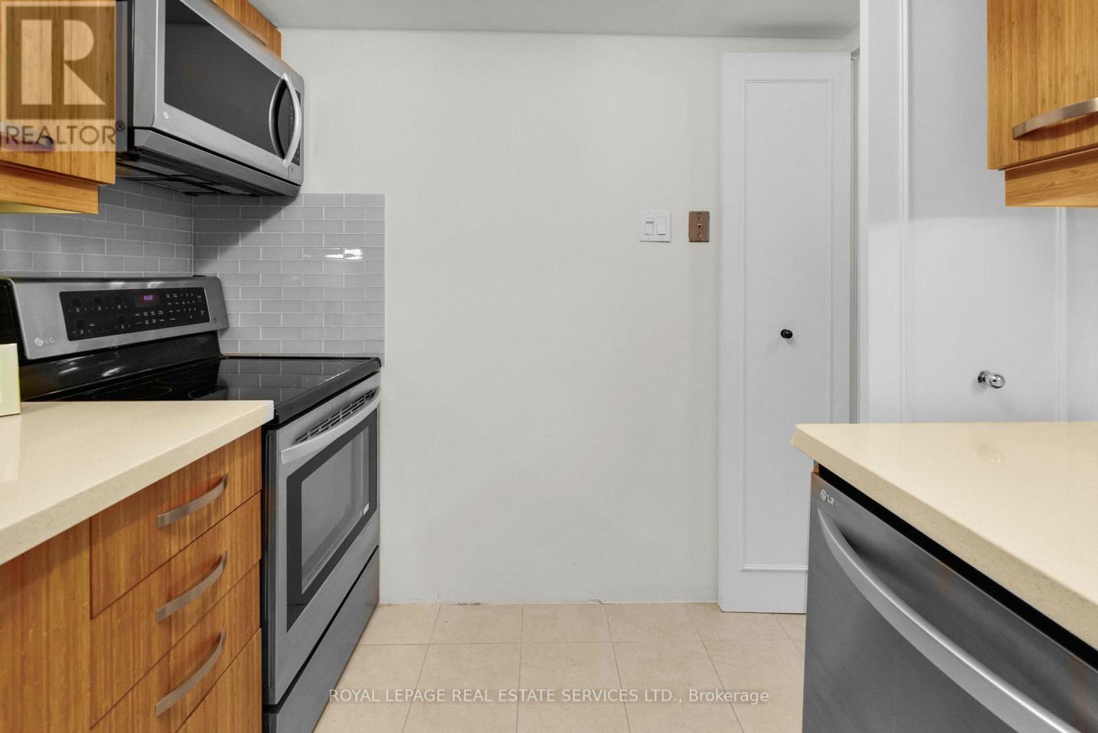 205 - 61 St Clair Avenue W, Toronto, Ontario  M4V 2Y8 - Photo 20 - C12437723