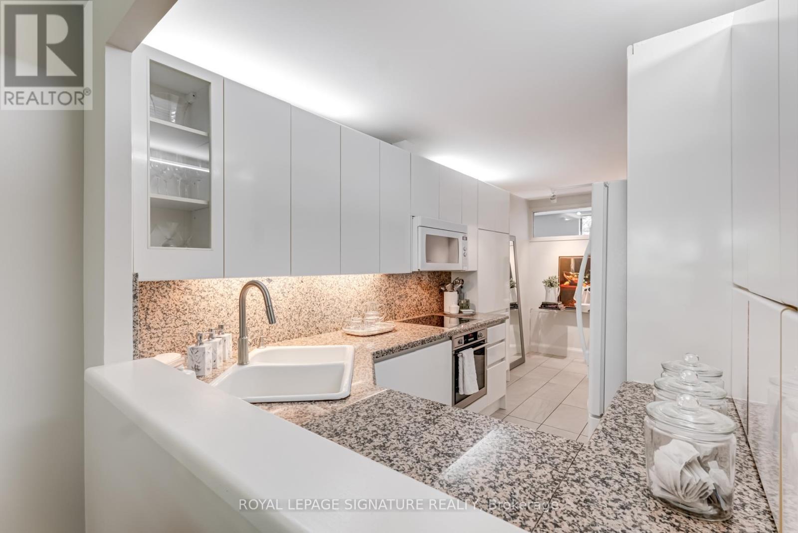 B2 - 142 Pears Avenue, Toronto, Ontario  M5R 1T2 - Photo 13 - C12437732