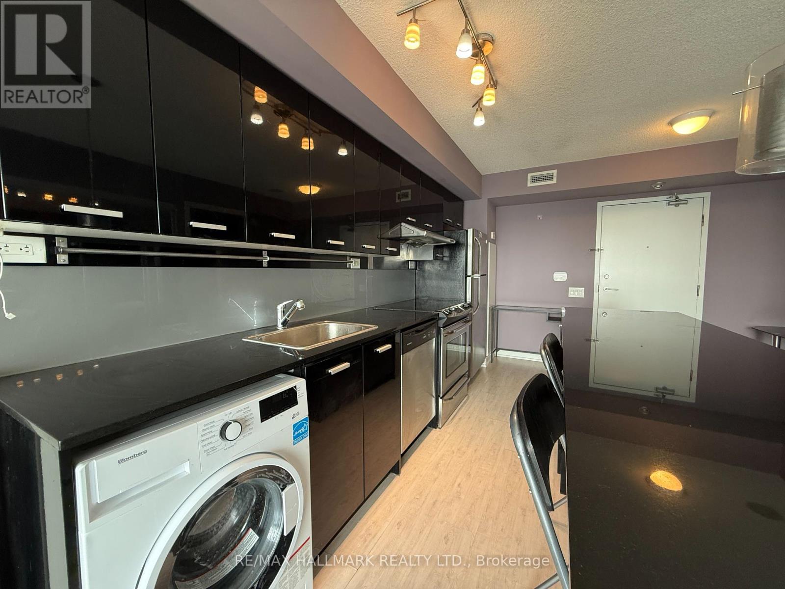 1725 - 19 Singer Court, Toronto, Ontario  M2K 0B2 - Photo 5 - C12437748