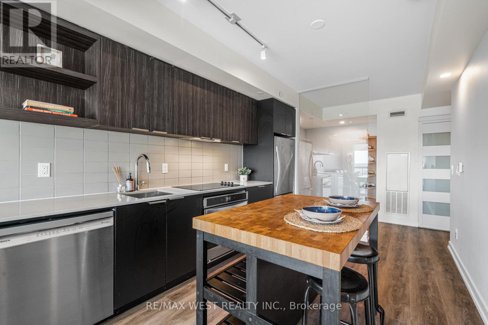 1405 - 6 Sonic Way, Toronto, Ontario  M3C 0P1 - Photo 3 - C12437760