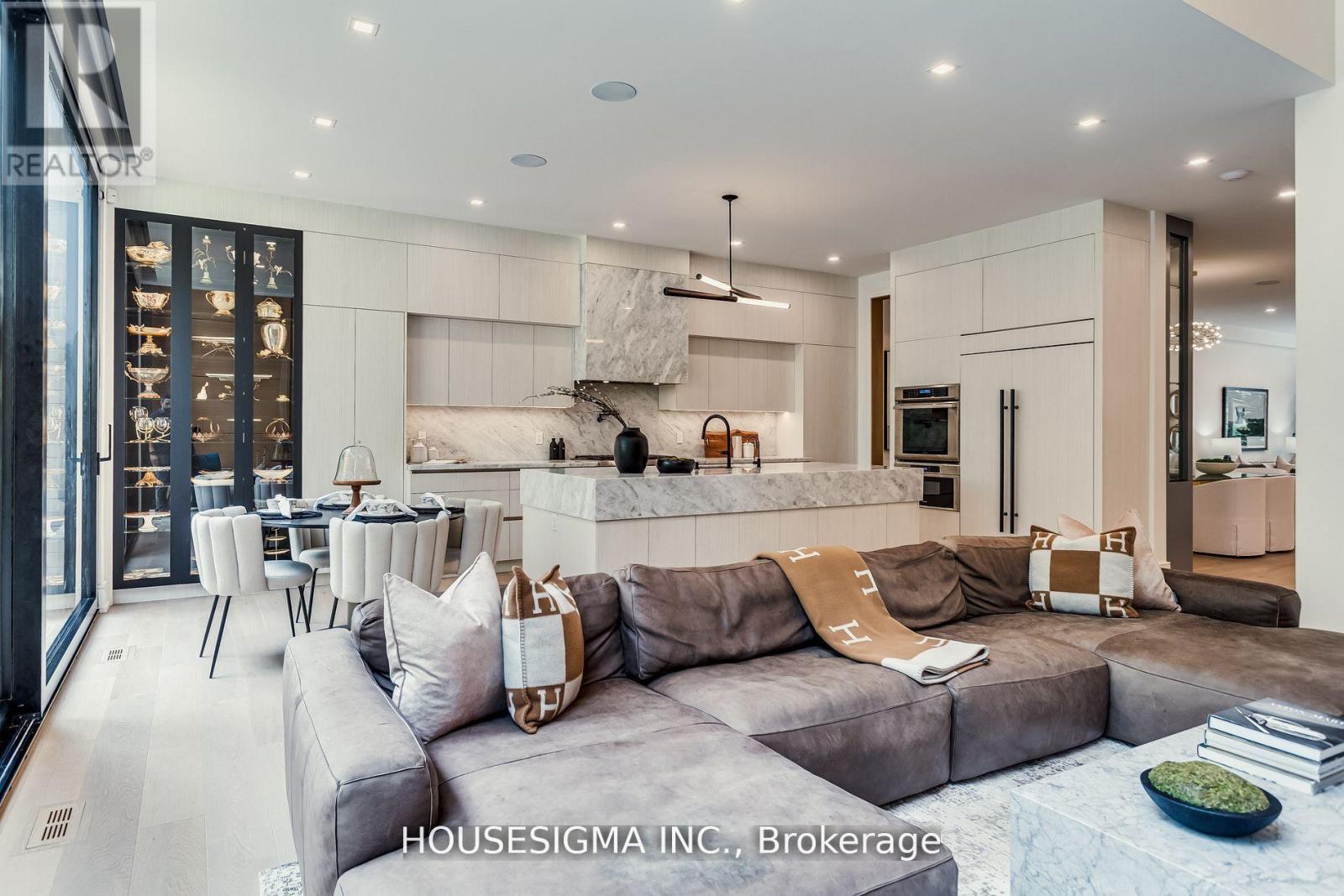 1 De Vere Gardens, Toronto, Ontario  M5M 3E4 - Photo 15 - C12437764