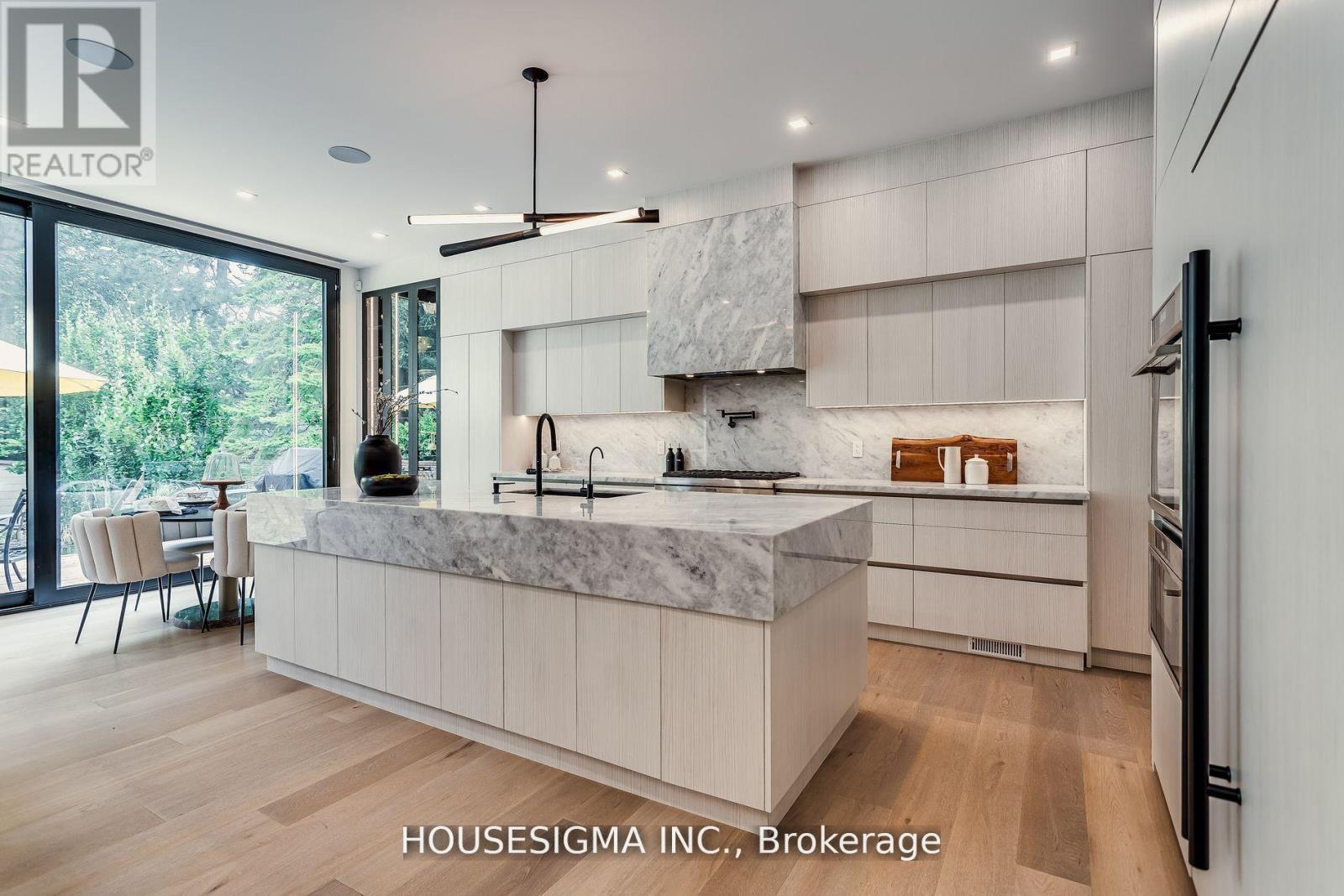 1 De Vere Gardens, Toronto, Ontario  M5M 3E4 - Photo 16 - C12437764
