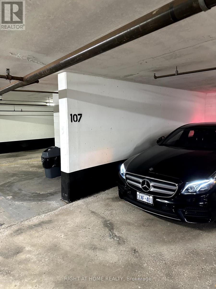 Ph15 - 633 Bay Street, Toronto, Ontario  M5G 2G4 - Photo 11 - C12437775