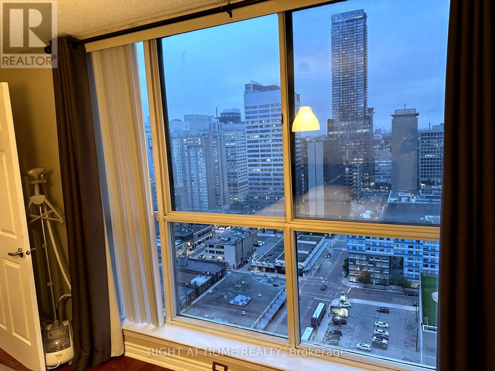 Ph15 - 633 Bay Street, Toronto, Ontario  M5G 2G4 - Photo 12 - C12437775