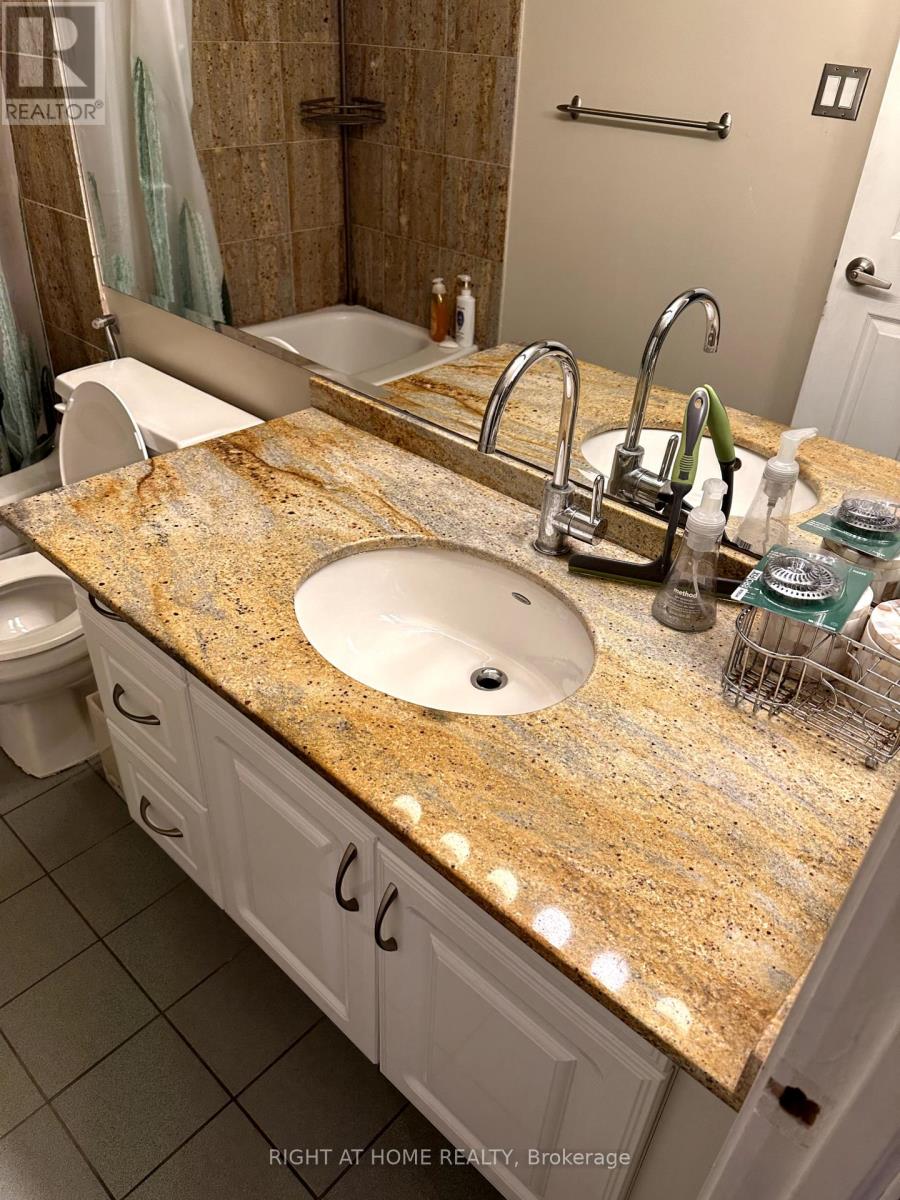 Ph15 - 633 Bay Street, Toronto, Ontario  M5G 2G4 - Photo 16 - C12437775