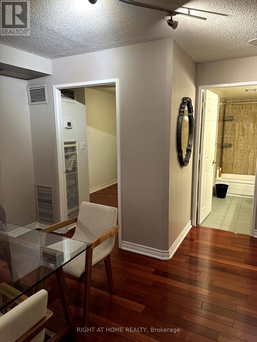 Ph15 - 633 Bay Street, Toronto, Ontario  M5G 2G4 - Photo 18 - C12437775