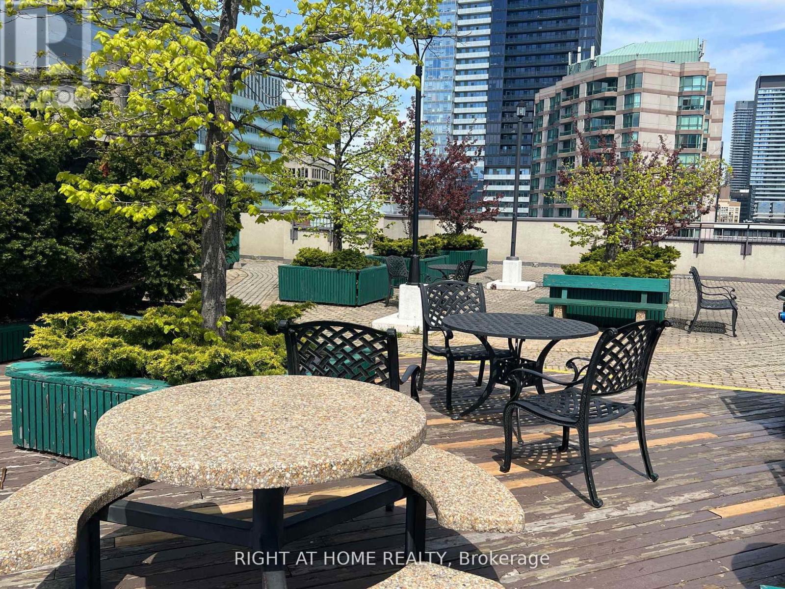 Ph15 - 633 Bay Street, Toronto, Ontario  M5G 2G4 - Photo 2 - C12437775