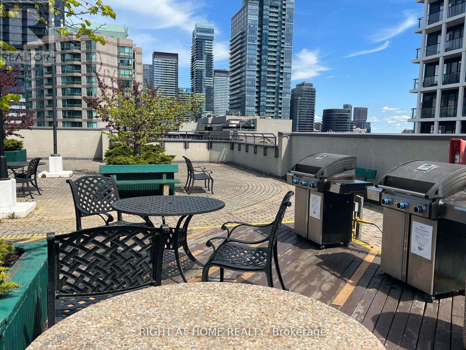 Ph15 - 633 Bay Street, Toronto, Ontario  M5G 2G4 - Photo 8 - C12437775