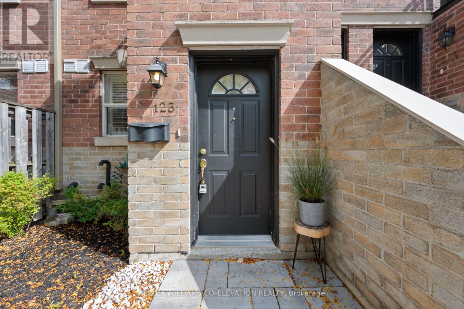 123 - 51 Halton Street, Toronto, Ontario  M6J 1R5 - Photo 2 - C12437824