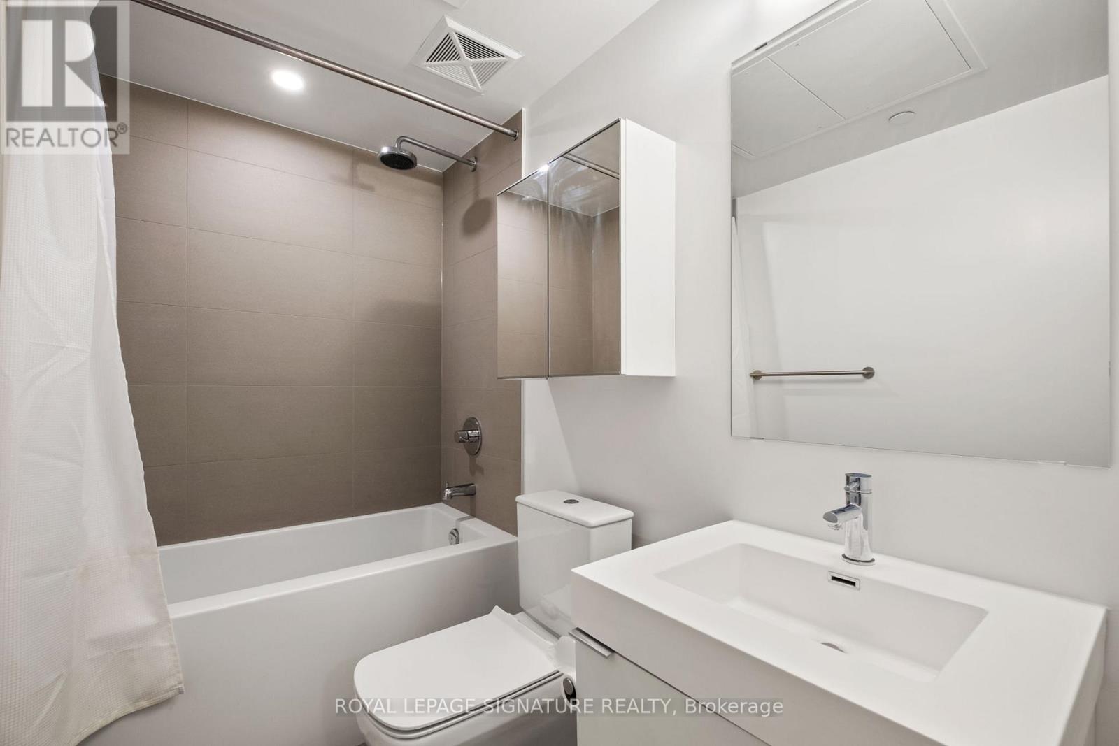 2106 - 99 Foxbar Road, Toronto, Ontario  M4V 0B2 - Photo 15 - C12437895