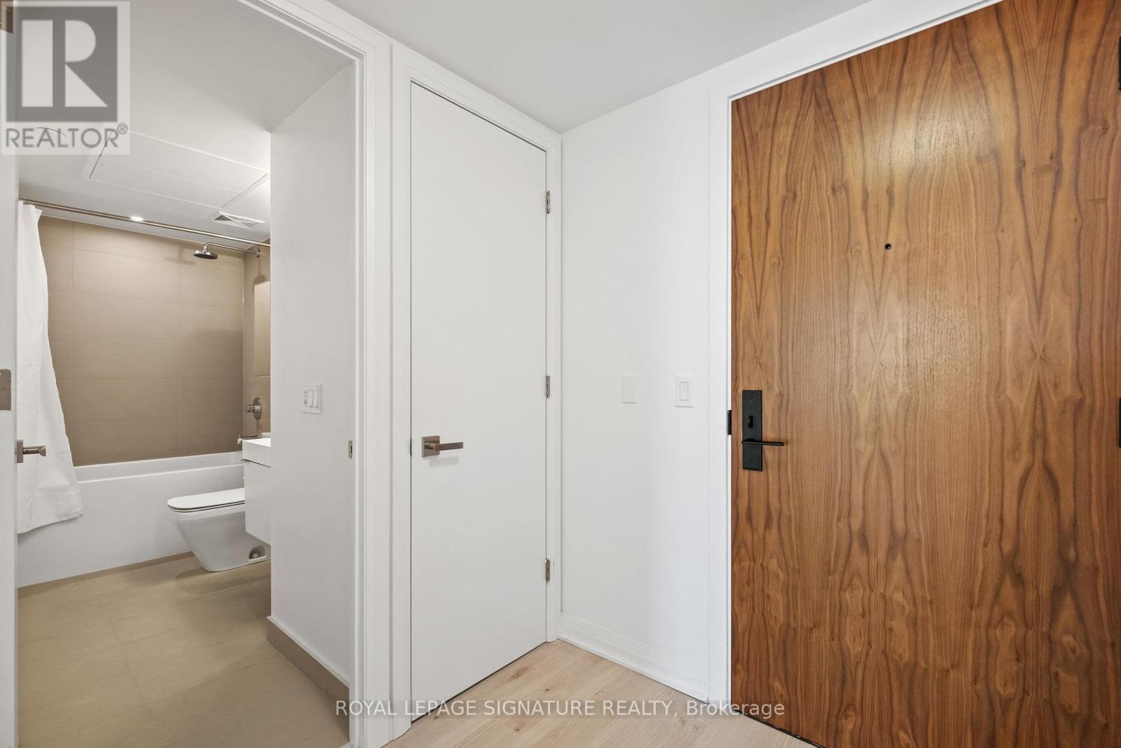 2106 - 99 Foxbar Road, Toronto, Ontario  M4V 0B2 - Photo 17 - C12437895