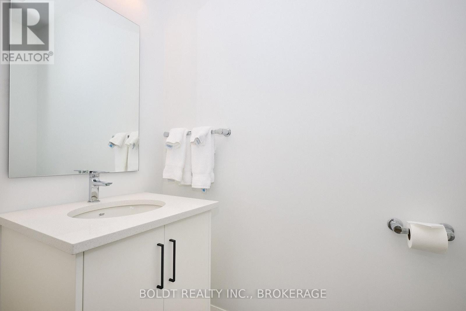 552 Mississauga Avenue, Fort Erie, Ontario  L2A 0G8 - Photo 4 - X12435082