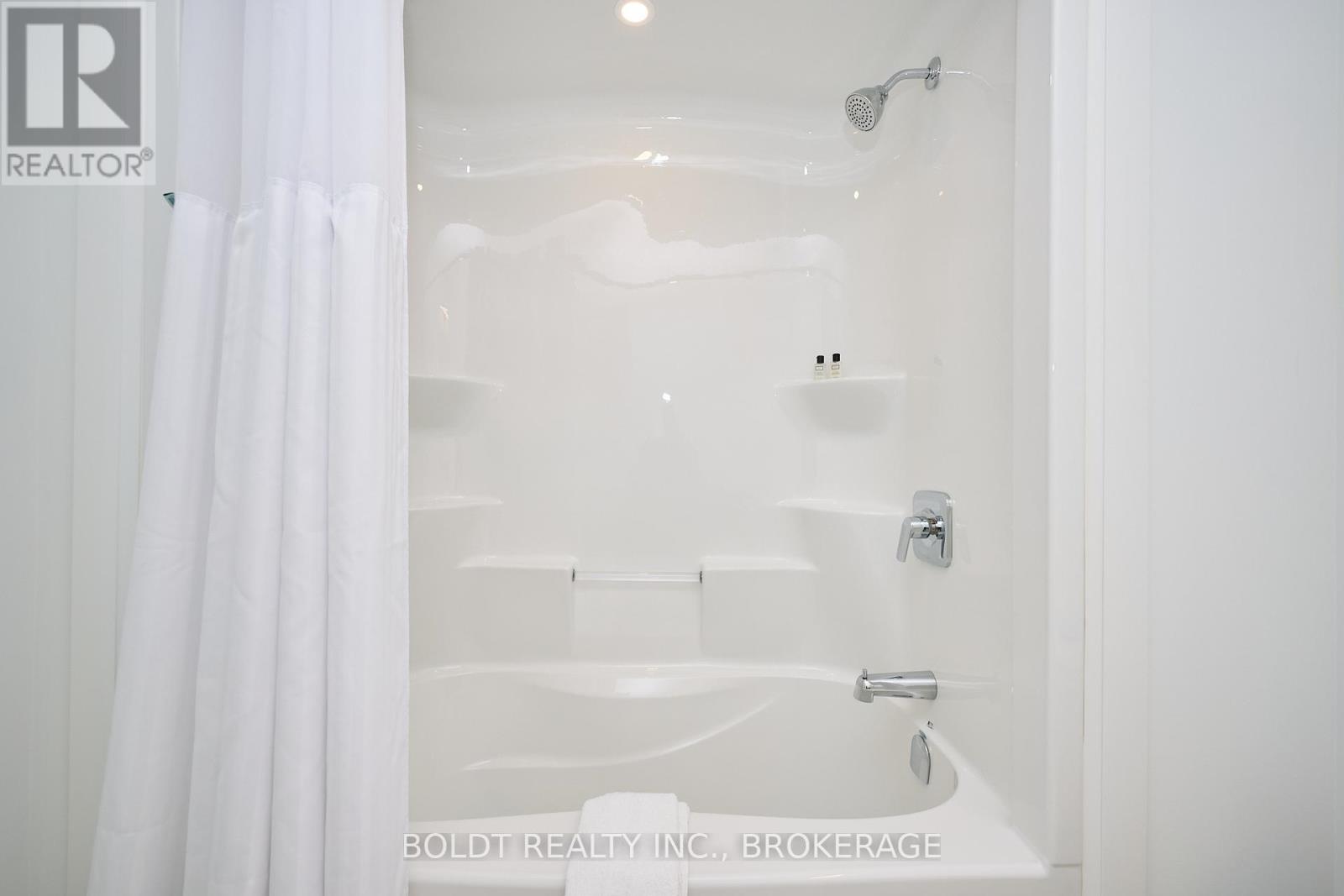 554 Mississauga Avenue, Fort Erie, Ontario  L2A 0G8 - Photo 26 - X12435088