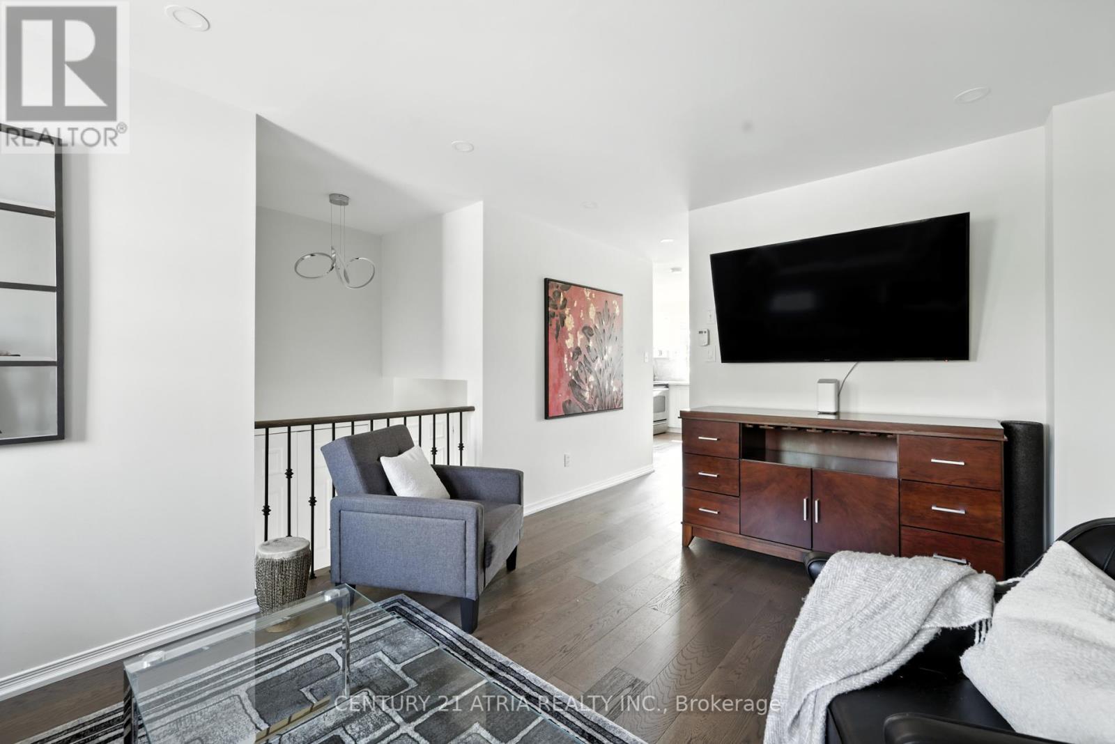 12 Stiles Avenue, Aurora, Ontario  L4G 7N3 - Photo 10 - N12437691