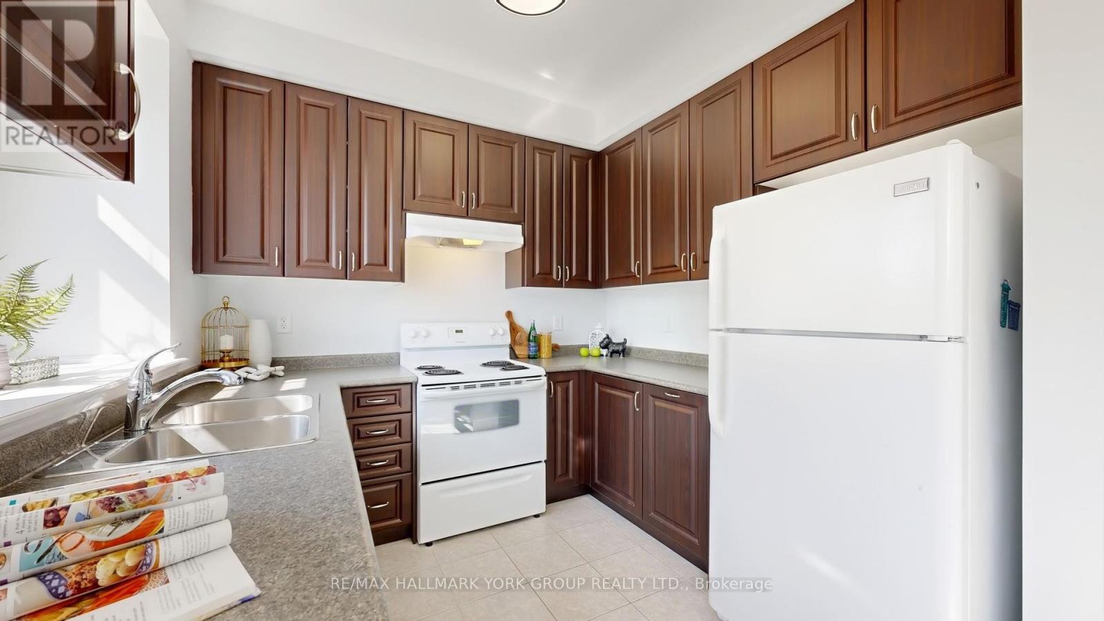 6 Roy Grove Way, Markham, Ontario  L6E 0T6 - Photo 15 - N12437709