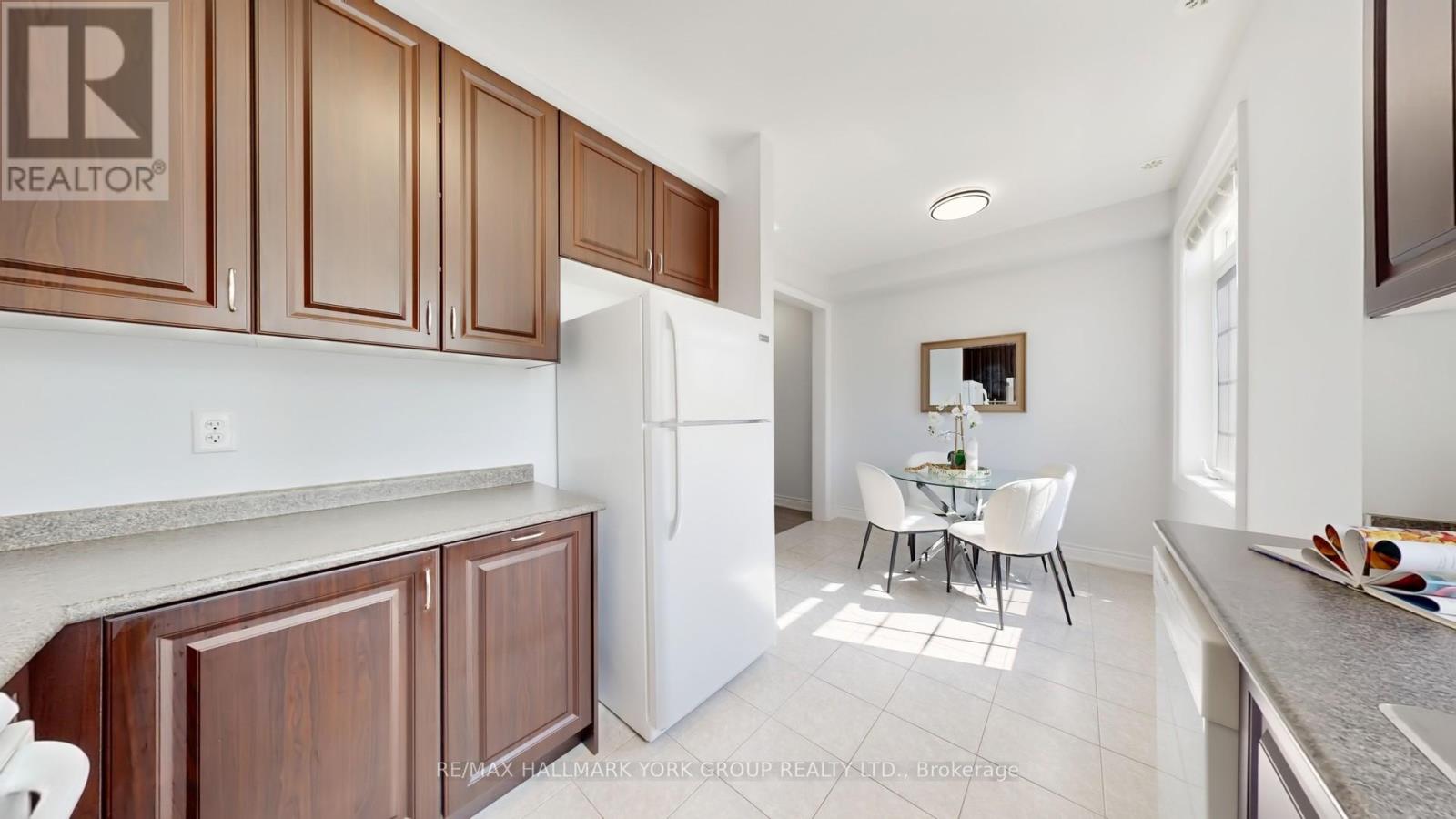 6 Roy Grove Way, Markham, Ontario  L6E 0T6 - Photo 16 - N12437709