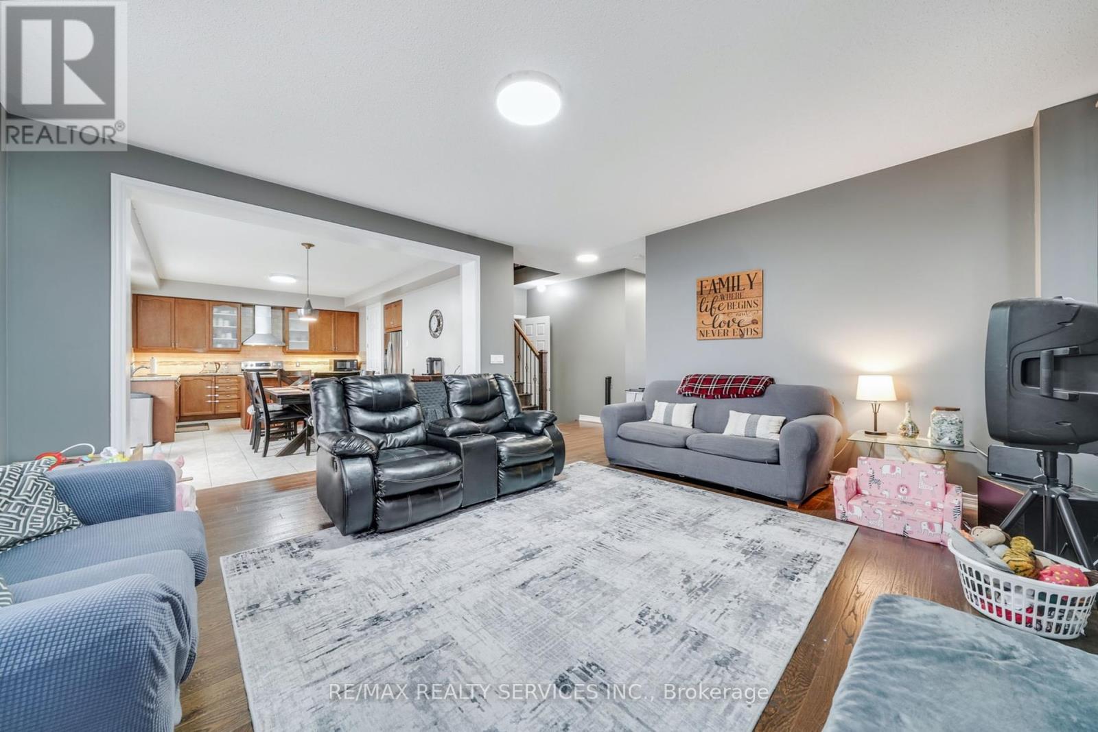 2 Kennedy Boulevard, New Tecumseth, Ontario  L9R 0L4 - Photo 11 - N12437848