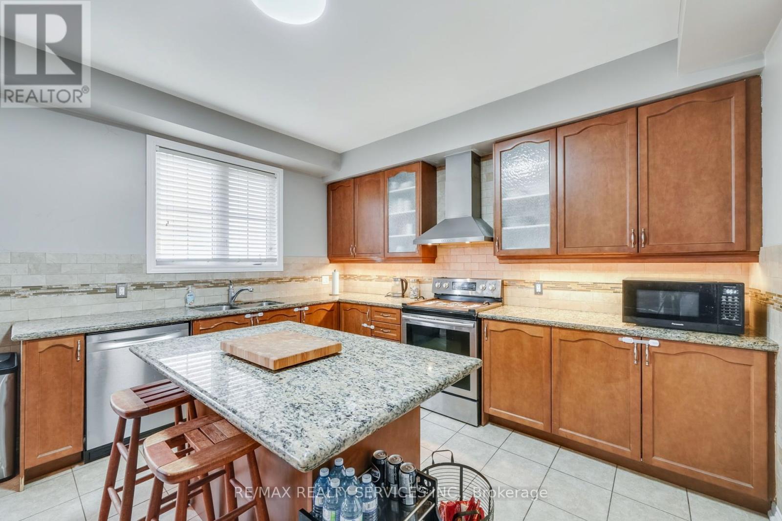 2 Kennedy Boulevard, New Tecumseth, Ontario  L9R 0L4 - Photo 14 - N12437848