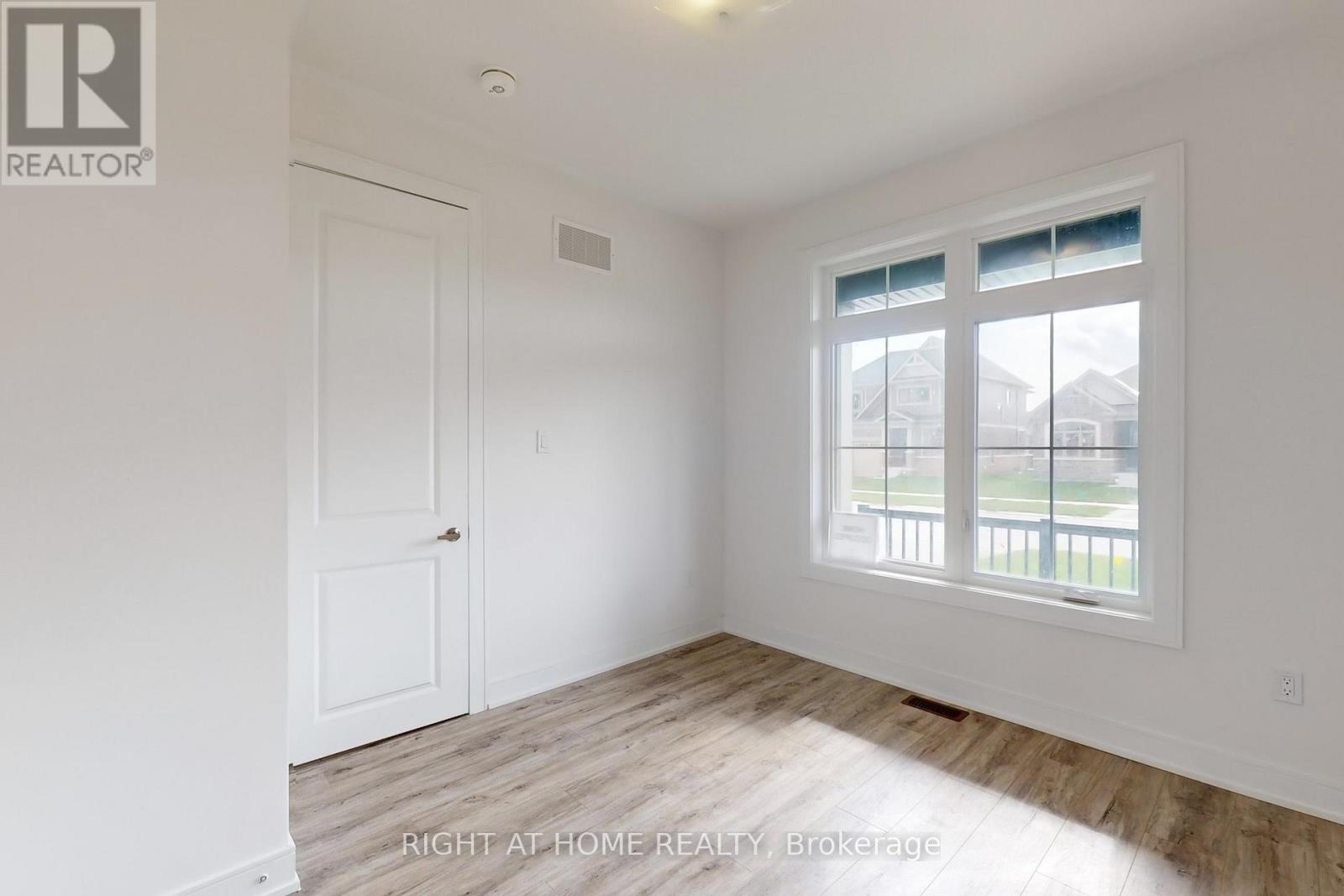 254 Wilcox Drive, Clearview, Ontario  L0M 1S0 - Photo 14 - S12437712