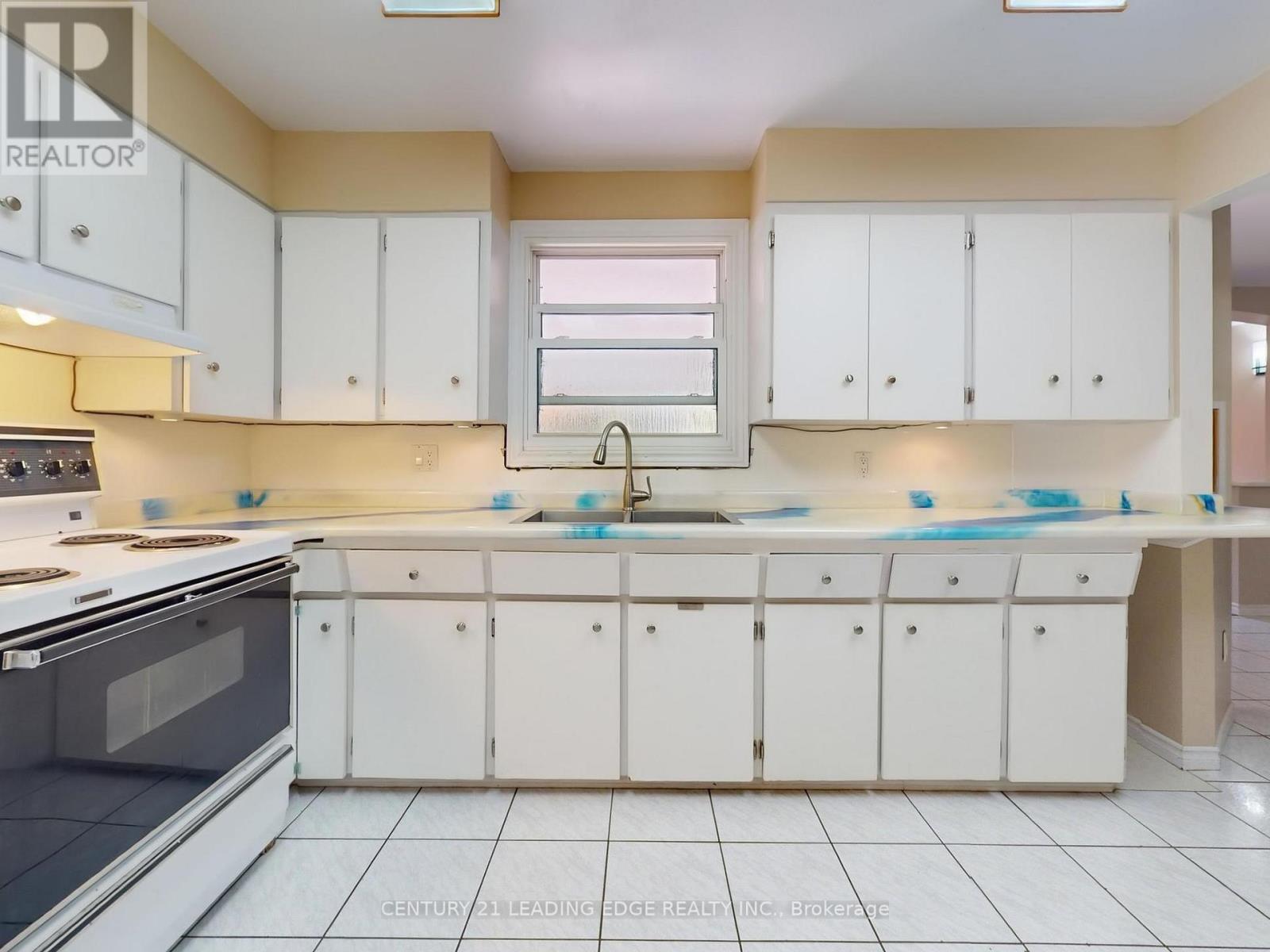 173 Owen Street, Barrie, Ontario  L4M 3H8 - Photo 10 - S12437719