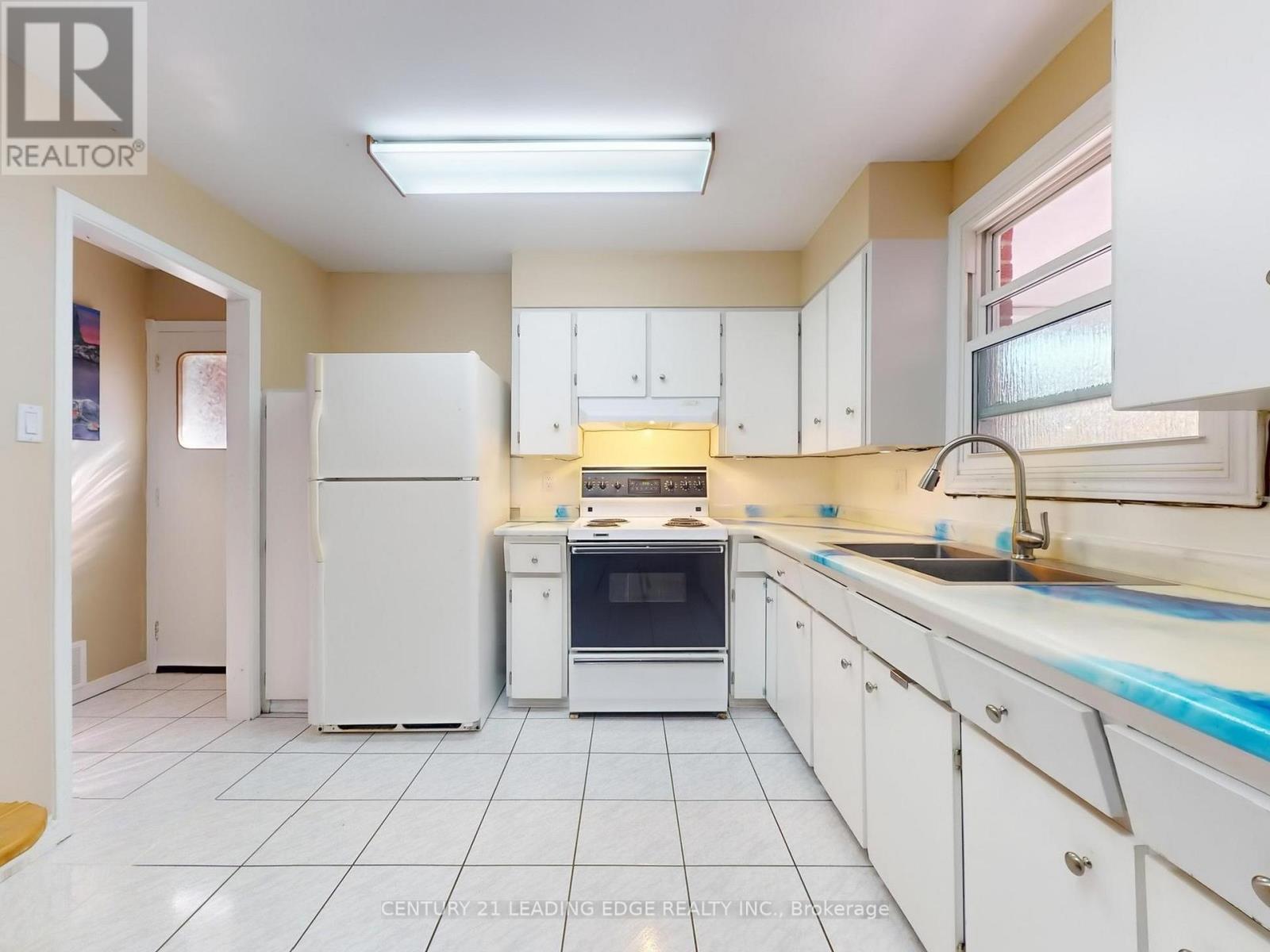 173 Owen Street, Barrie, Ontario  L4M 3H8 - Photo 11 - S12437719