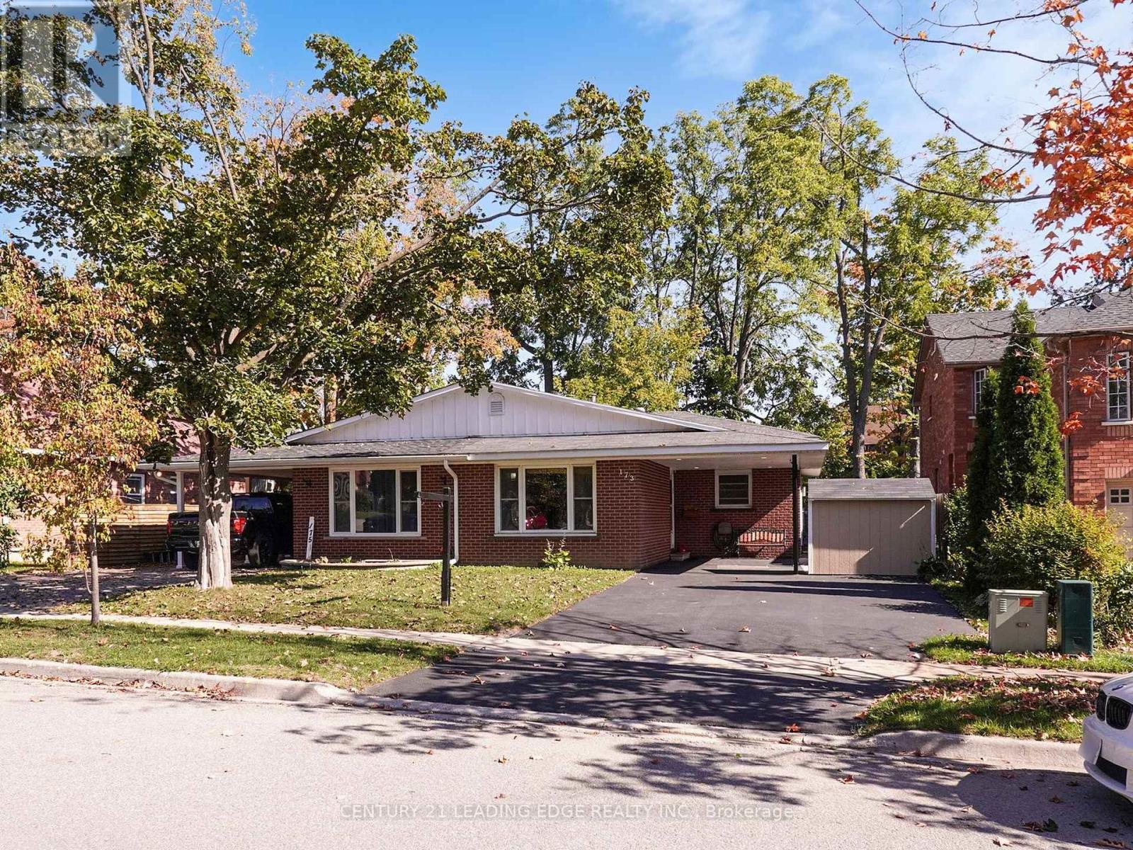173 Owen Street, Barrie, Ontario  L4M 3H8 - Photo 2 - S12437719