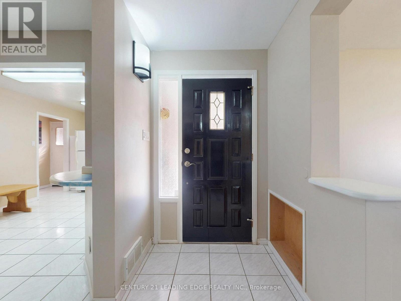 173 Owen Street, Barrie, Ontario  L4M 3H8 - Photo 4 - S12437719