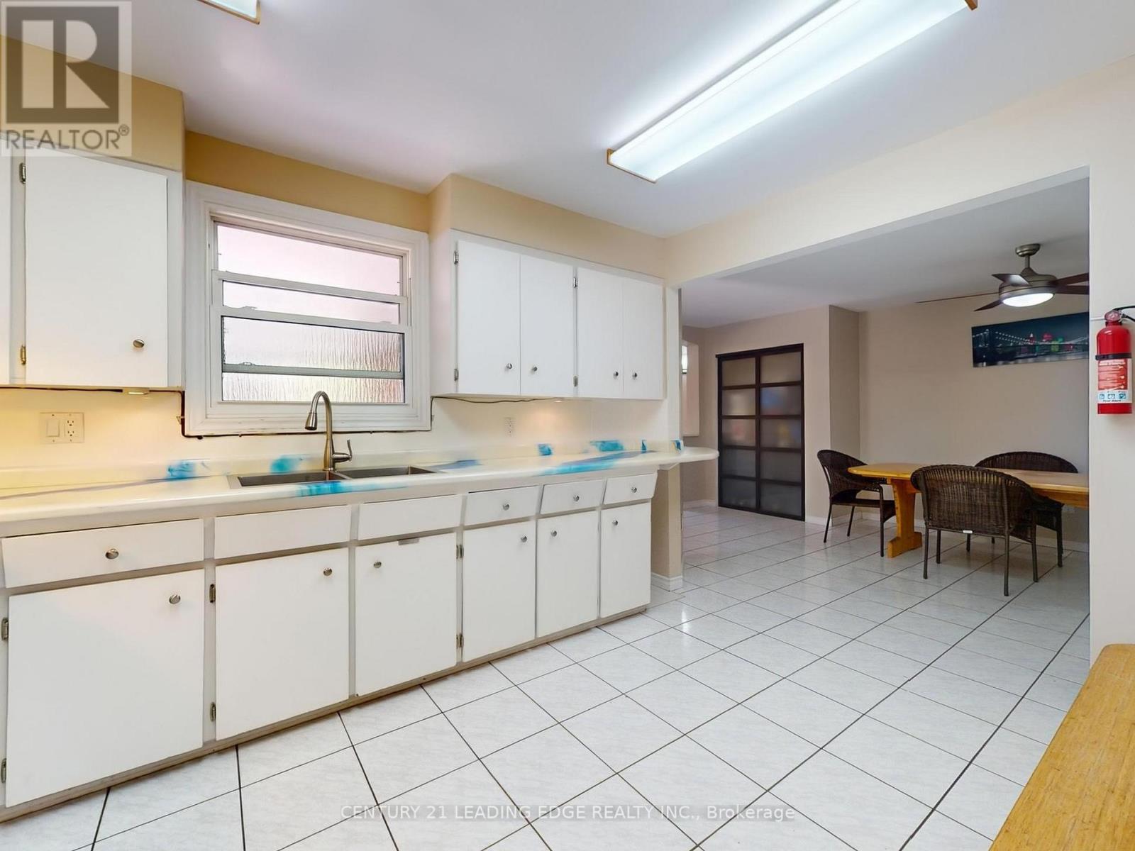 173 Owen Street, Barrie, Ontario  L4M 3H8 - Photo 9 - S12437719