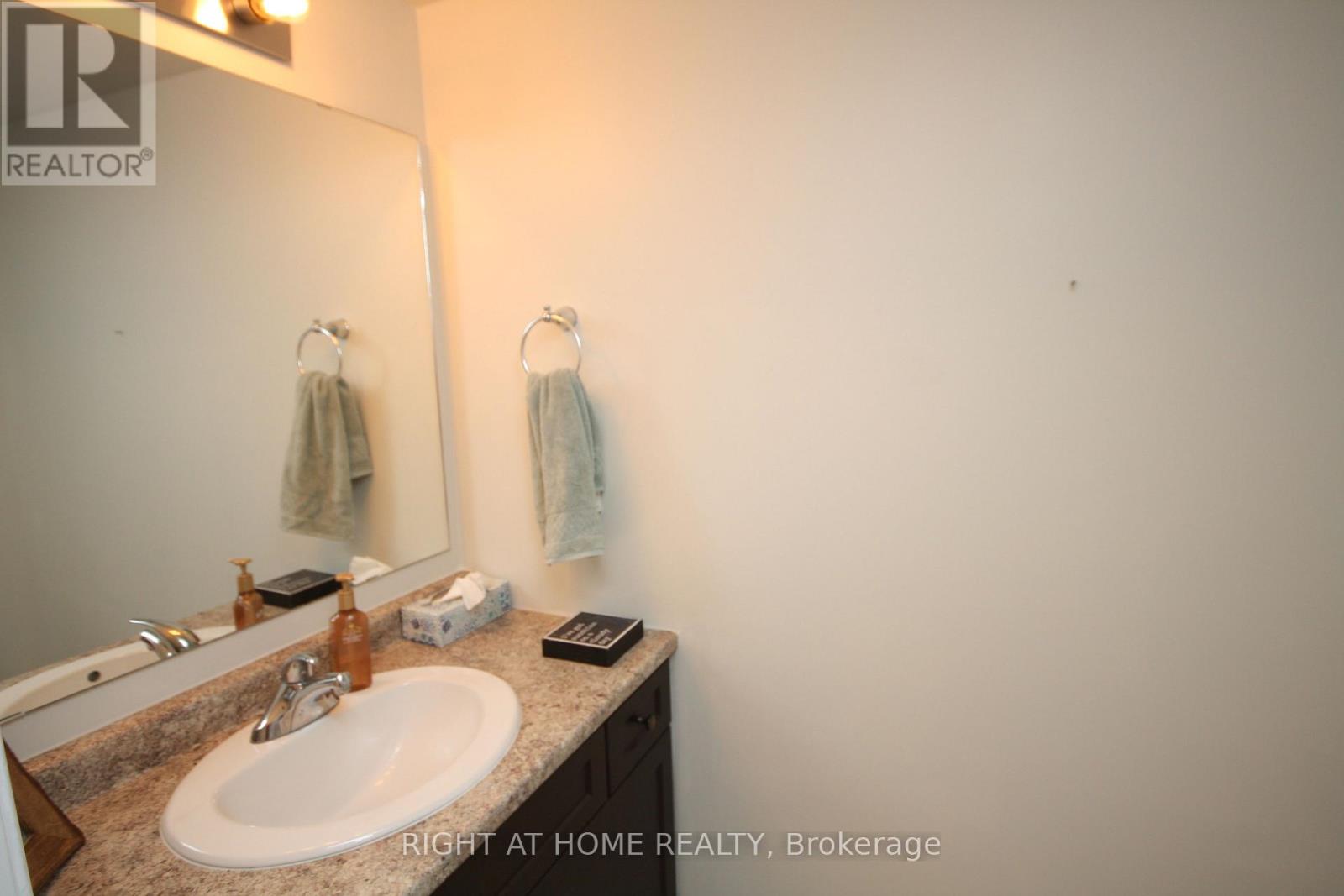 1039 Cook Drive, Midland, Ontario  L4R 0E4 - Photo 10 - S12437825