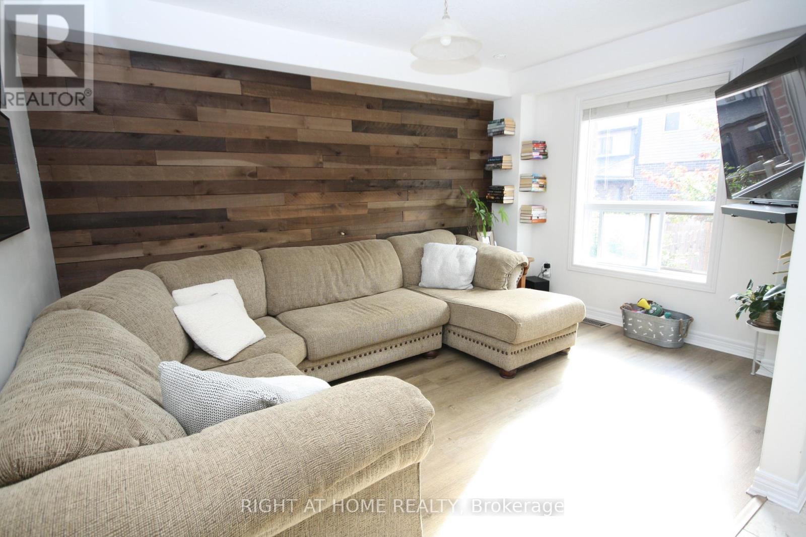 1039 Cook Drive, Midland, Ontario  L4R 0E4 - Photo 4 - S12437825