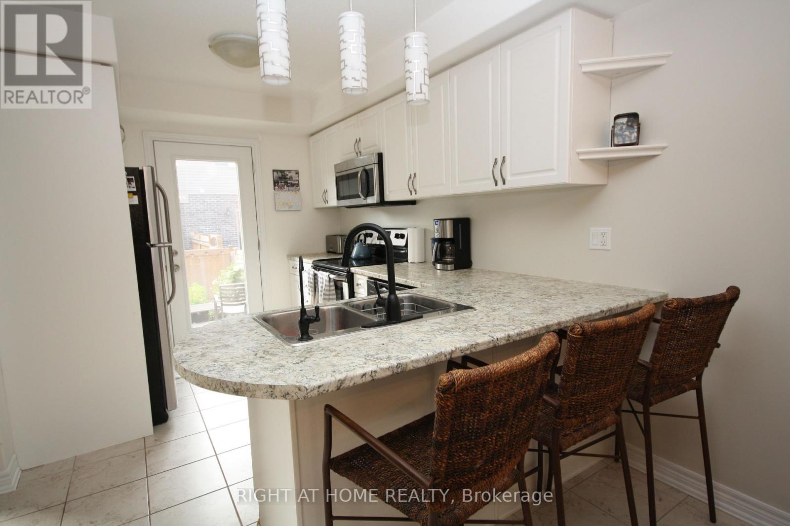 1039 Cook Drive, Midland, Ontario  L4R 0E4 - Photo 7 - S12437825