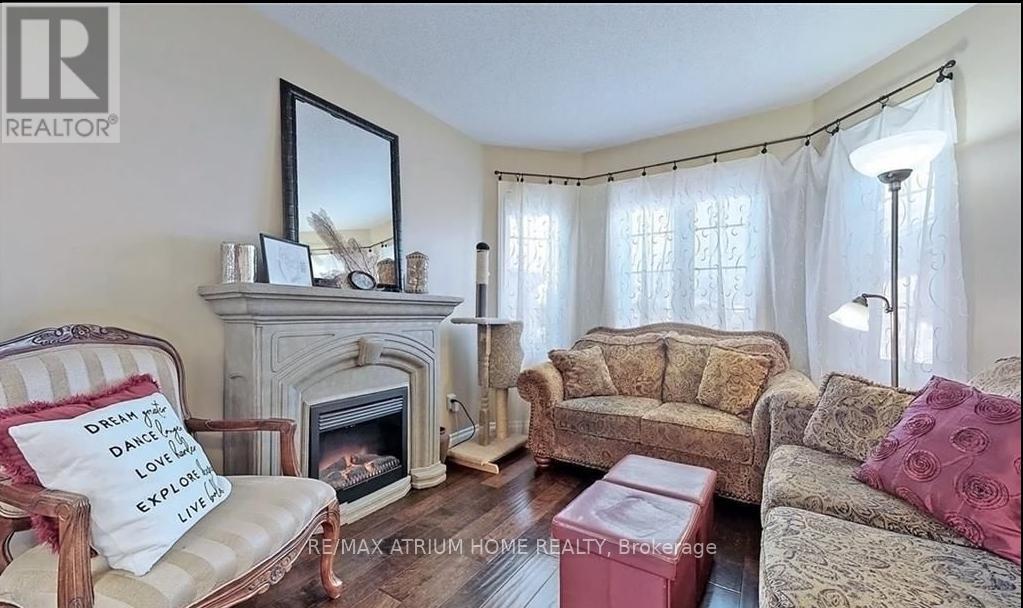 124 Monique Crescent, Barrie, Ontario  L4M 6Y8 - Photo 3 - S12437885