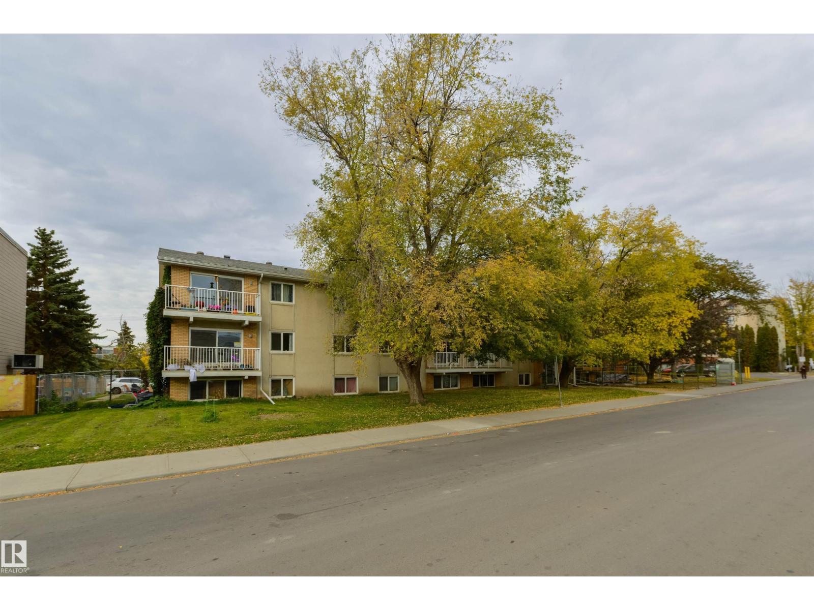 #301 10140 151 St Nw, Edmonton, Alberta  T5P 1T4 - Photo 2 - E4460265